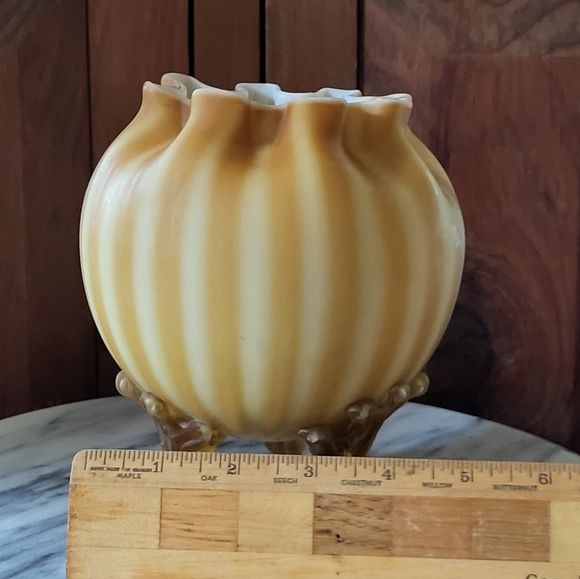 Glowing Green Glass Vase - Picture 6 of 12